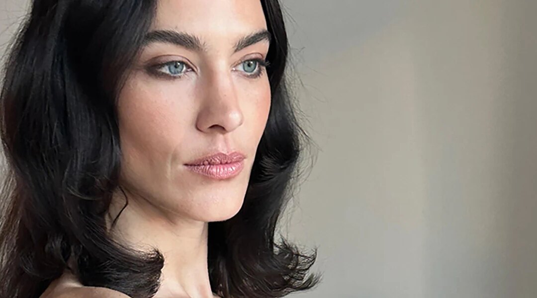 Alexa Chung’s makeup for Carolina Herrera SS26 Show