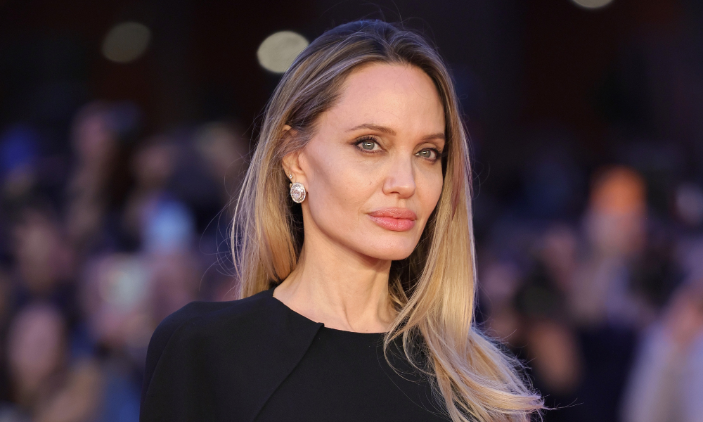 Angelina Jolie Reveals Mastectomy Scars on ‘TIME France’ Cover