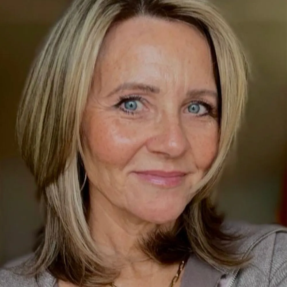 woman with shoulder-length hair