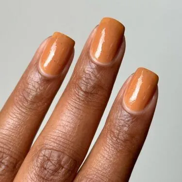 Short nails with caramel brown nail polish