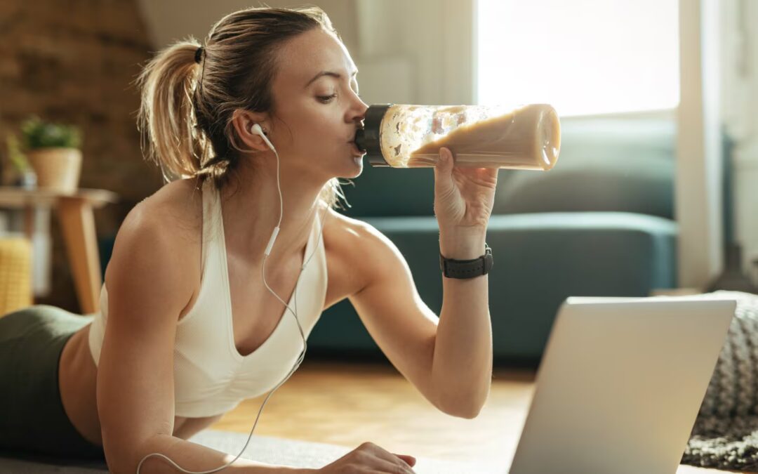 Can you take protein powder without working out? Dietitian says ONLY this much